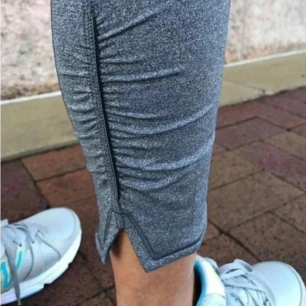 Lululemon On Your  Mark Crop - Picture 4 of 8